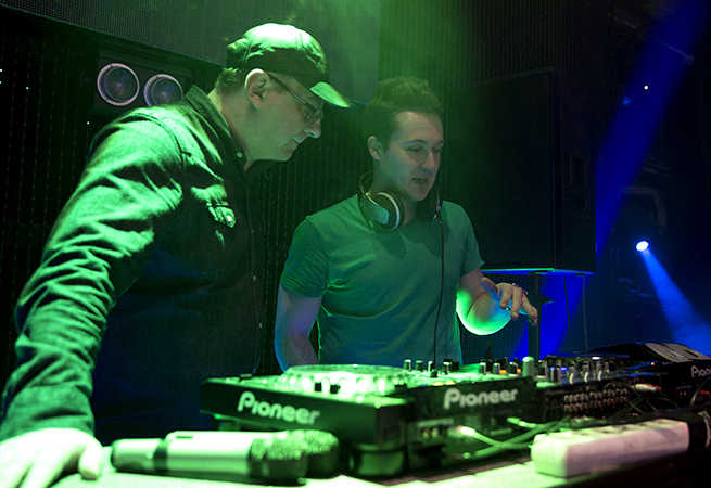 Валентин Пугач за DJ-пультом Вечеринка ВятГУ